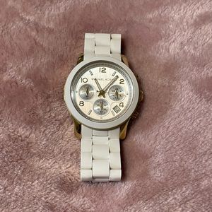 Michael Kors- Women Runway Chronograph White/Yellow Gold-tone Watch